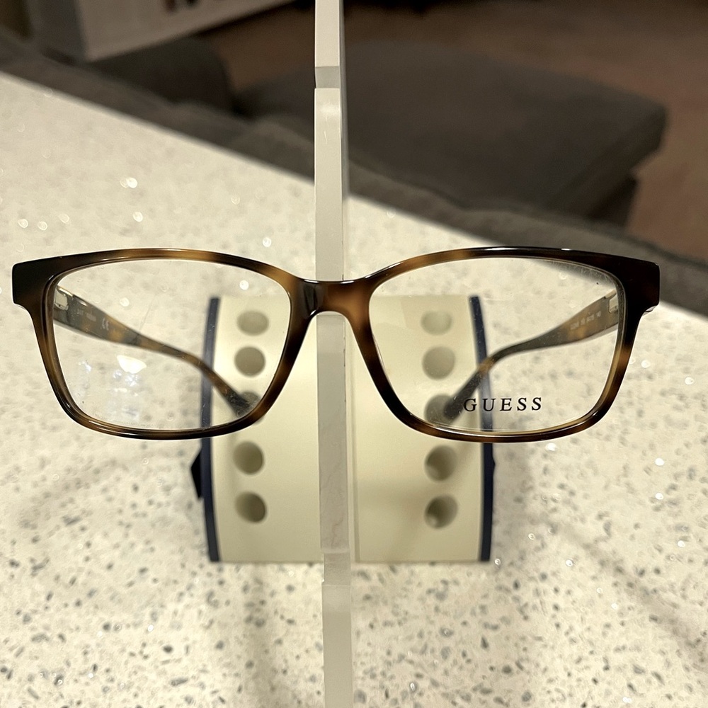 NEW Unisex Guess Lightweight Plastic Eyeglasses Frames in Tortoise. Stylish!
